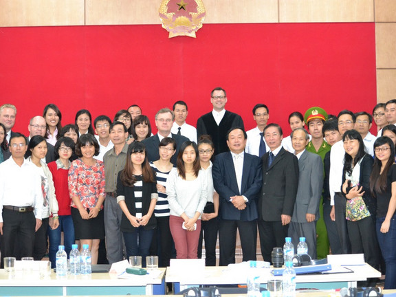 Veranstaltung eines strafrechtlichen Moot Court aus Anlass der Justizreform in Vietnam