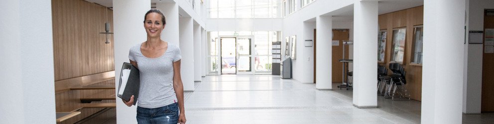 Student in the Law faculty building