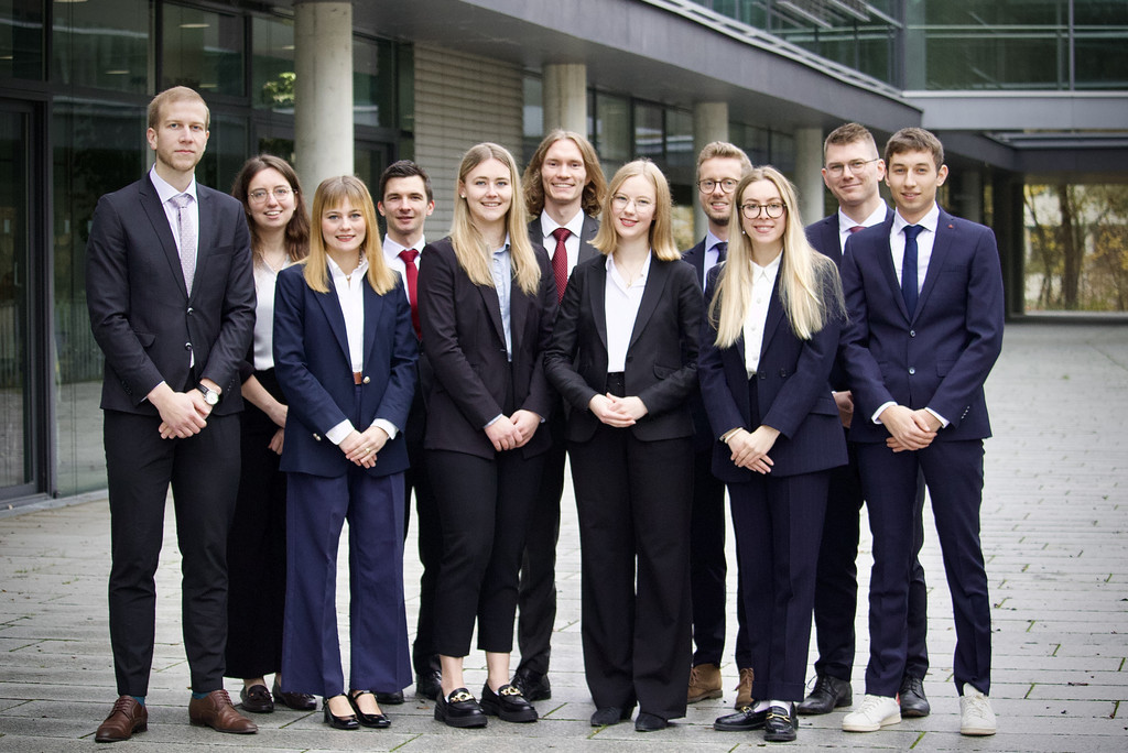 (von l. nach r.) Ferdinand Kolitz, Elizabeth de Lope Fernández, Veronika Böck, Jan Schiprowski, Susanna Kastner, Alexander von Keudell, Rosa Kliesow, Fritz Gabrysch, Pia Schröppel, Lukas Weichert, David Mehlhorn