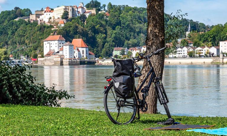 Radweg am Fluss