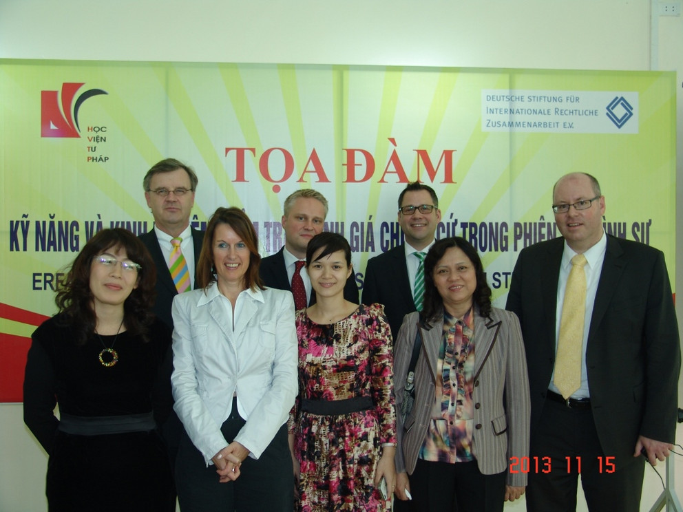 Veranstaltung eines strafrechtlichen Moot Court aus Anlass der Justizreform in Vietnam